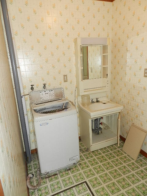 登別市登別本町3丁目15-8　中古住宅の独立洗面台