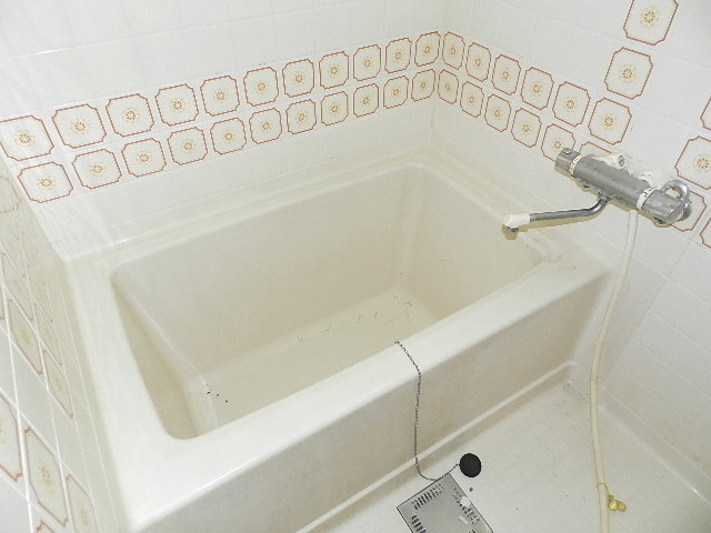 登別市登別本町3丁目15-8　中古住宅の浴室