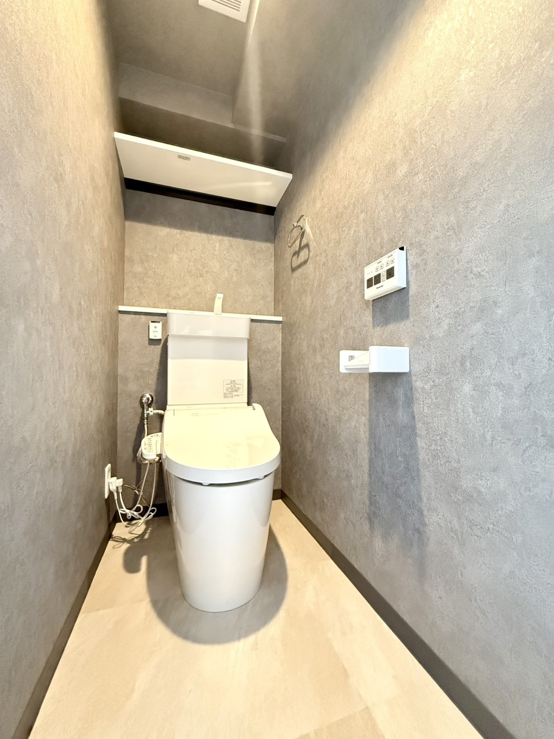 アーバンビュー神戸三宮のトイレ|2階にもトイレを備えているため、朝の忙しい時間帯や夜間の利用もスムーズ。
階段を下りることなく使えるので、各階で快適に過ごせる嬉しいポイントです。