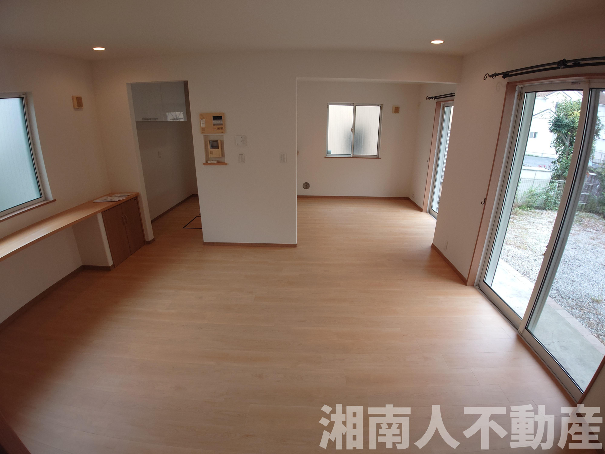 平塚市めぐみが丘1丁目　中古戸建の居間・リビング|こちらの居間で趣味の時間をお楽しみください