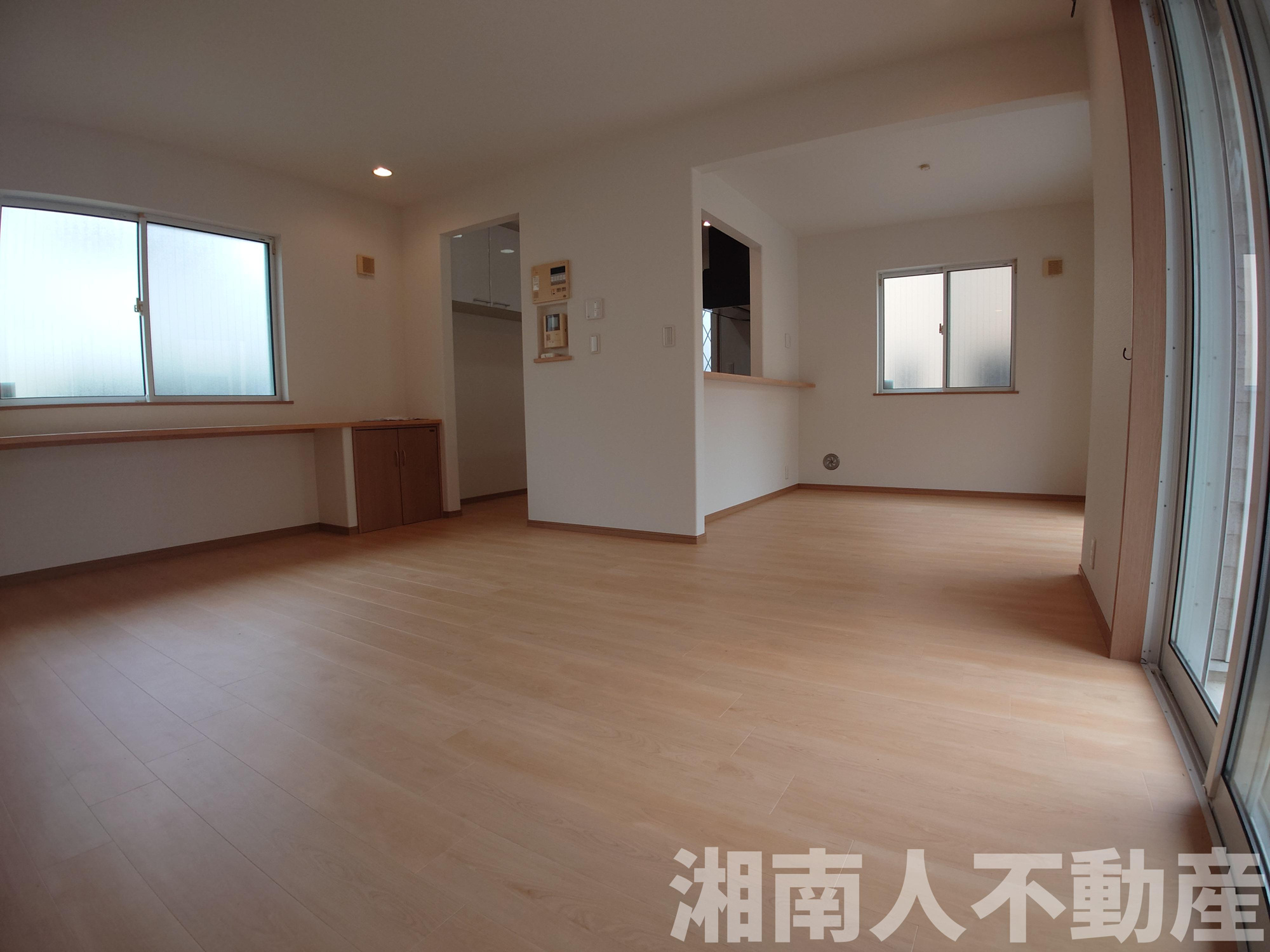 平塚市めぐみが丘1丁目　中古戸建の居間・リビング|使いやすい居間です