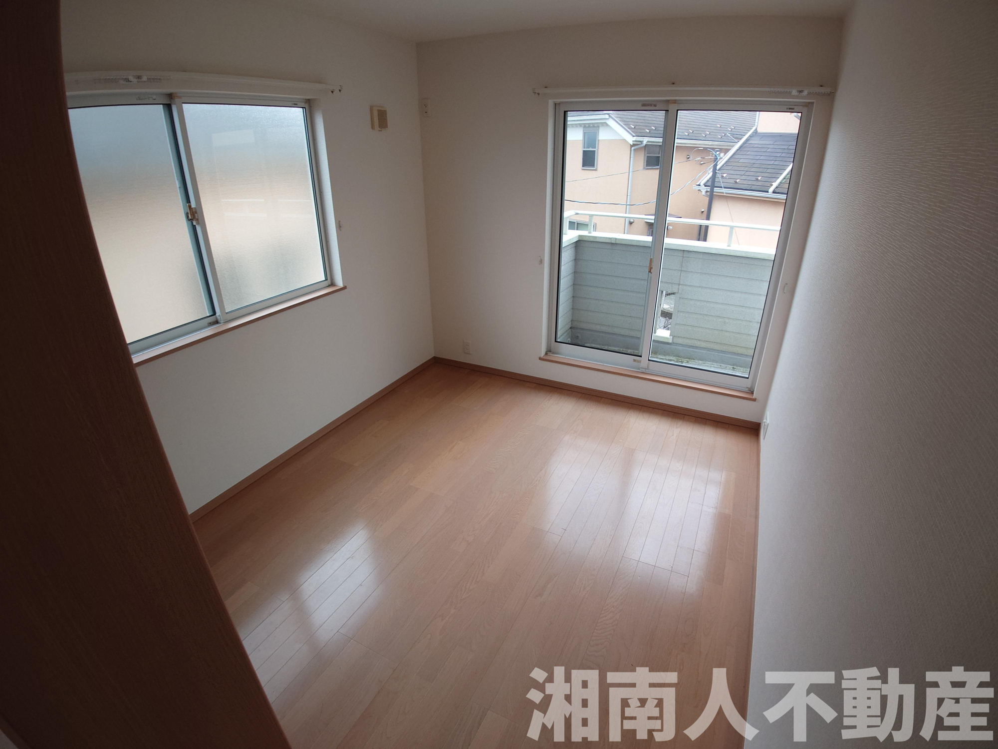 平塚市めぐみが丘1丁目　中古戸建の洋室|落ち着いた色調の洋室です