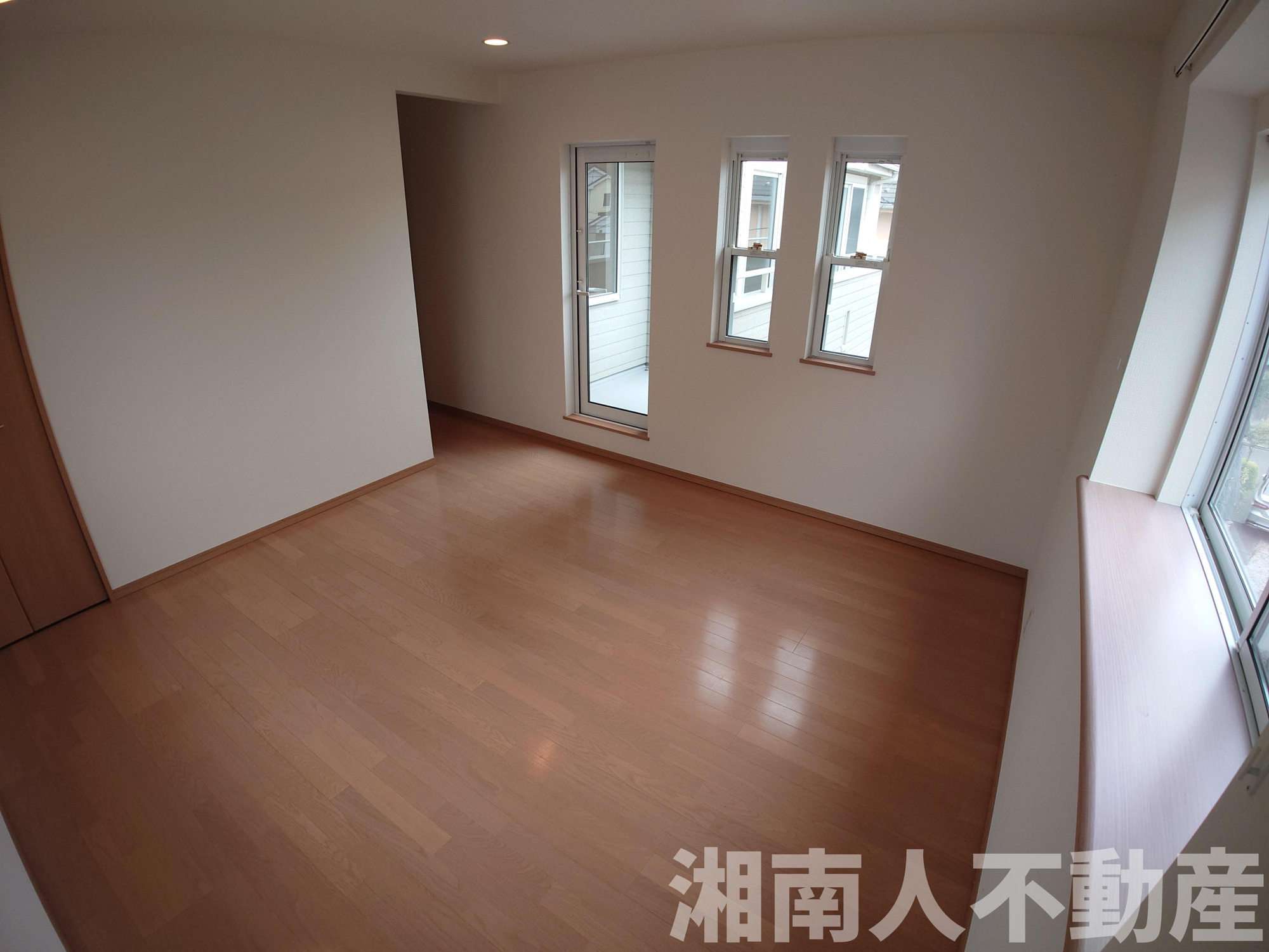 平塚市めぐみが丘1丁目　中古戸建の居間・リビング|こちらの居間で趣味の時間をお楽しみください