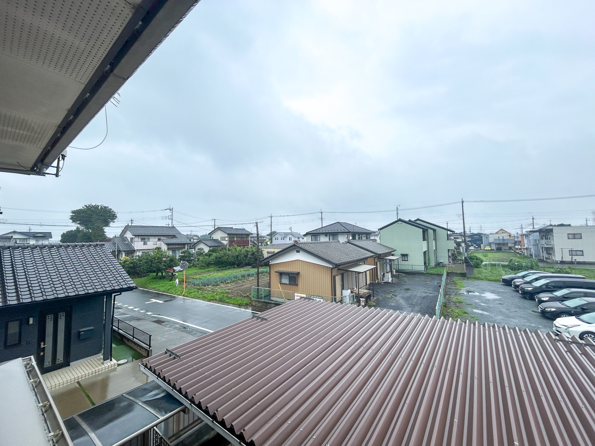 伊勢崎市長沼町　中古住宅の展望|閑静な住宅地で子育て家族にピッタリ。毎日のお散歩も快適な緑に恵まれたエリアで、自然に包まれた穏やかな暮らしを実現するための、ゆとりある住環境が整っています。緑の潤いを感じながらホッと生活できそう。