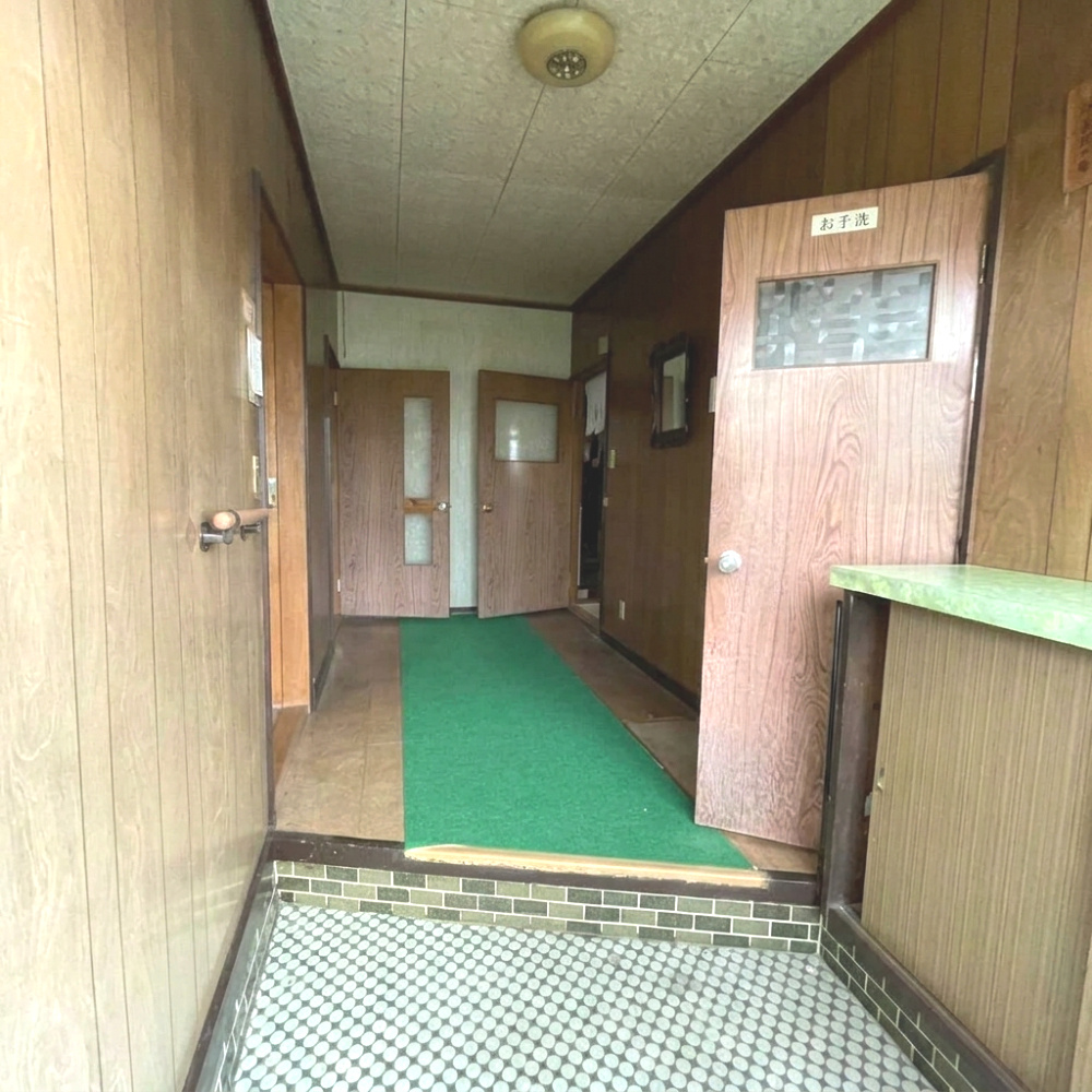 登別市新川町3丁目2-3　中古平屋戸建の玄関
