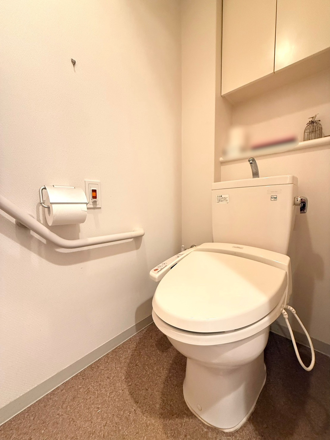 ドルフ灘アルヴィレージュのトイレ|清潔感のあるトイレ空間で、毎日気持ちよくお使いいただけます。落ち着いた雰囲気で、快適にお過ごしいただける空間です。