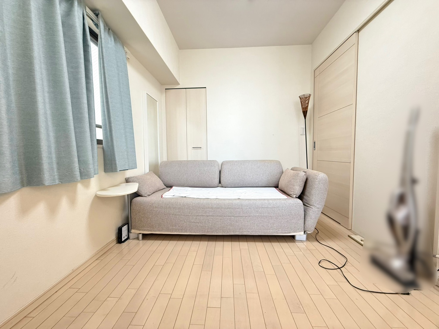 ドルフ灘アルヴィレージュの洋室|間仕切りを設けることで、2LDKへの間取り変更もご検討いただけます。ライフスタイルに合わせて柔軟に空間を活用できる点も魅力です。