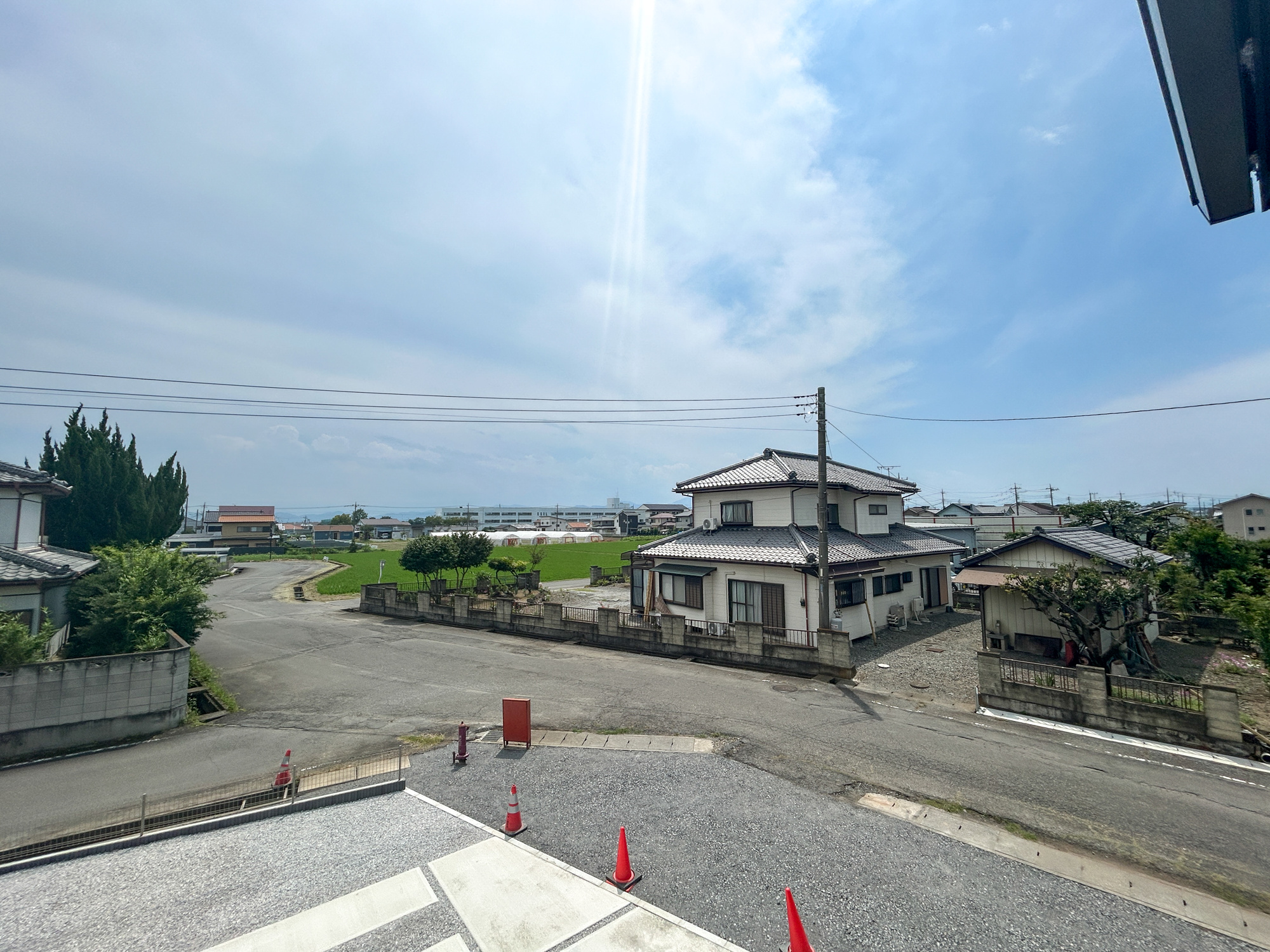 玉村町上飯島2期　新築住宅全1棟の展望|閑静な住宅地で子育て家族にピッタリ。毎日のお散歩も快適な緑に恵まれたエリアで、自然に包まれた穏やかな暮らしを実現するための、ゆとりある住環境が整っています。緑の潤いを感じながらホッと生活できそう。