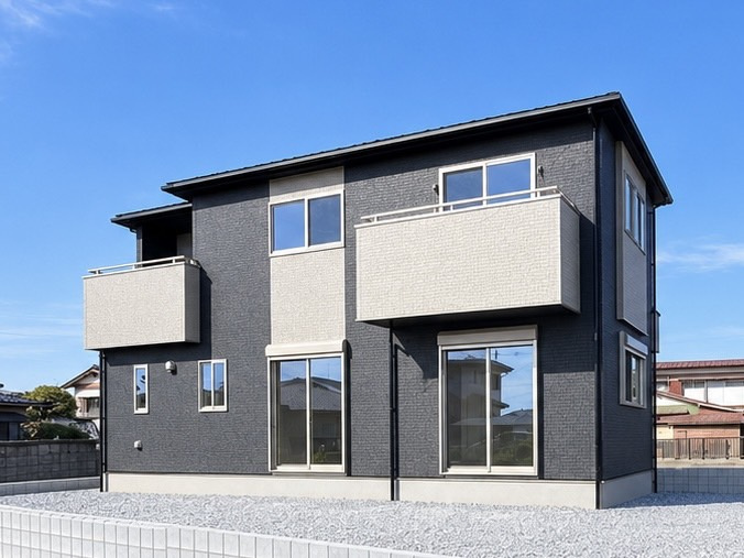 1号棟　現地写真です！（2026/10/17撮影）建物完成しました！！いつでも見学可能ですので、皆様のお問い合わせお待ちしております♪