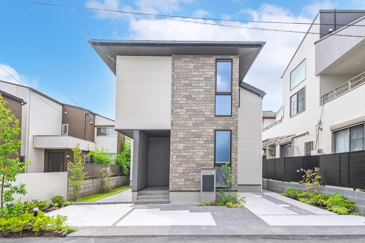 新築分譲［ミラクラス成田東Ⅱ］の前面道路含む現地写真|販売現地写真／外観（撮影／９月２日）