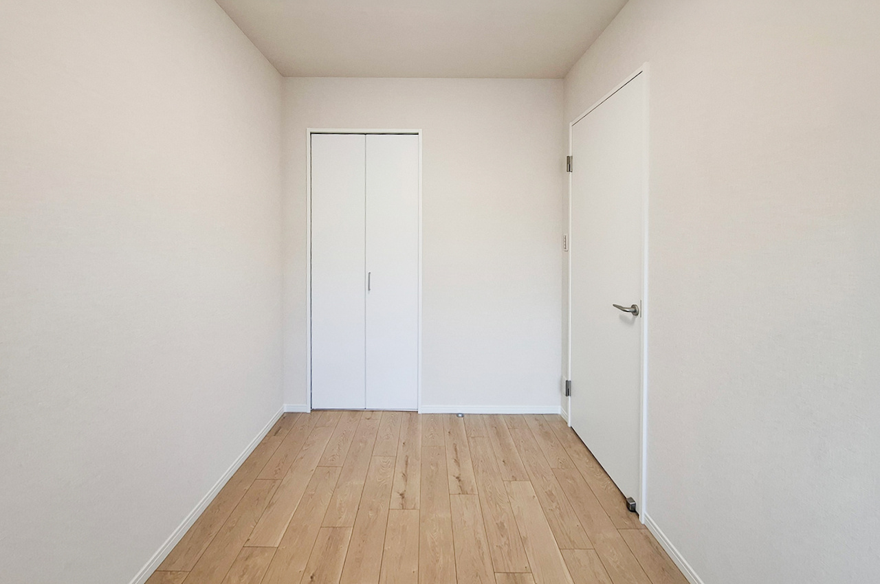 岸和田コーポラス弐号棟の子供部屋|洋室1：コンパクトで個室として使いやすく、クローゼットも備えています。