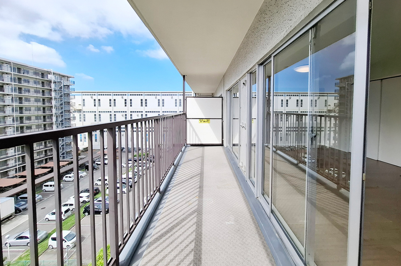 岸和田コーポラス弐号棟のバルコニー|バルコニー：南西向きで日当り良好。お洗濯物も気持ちよく干せます。