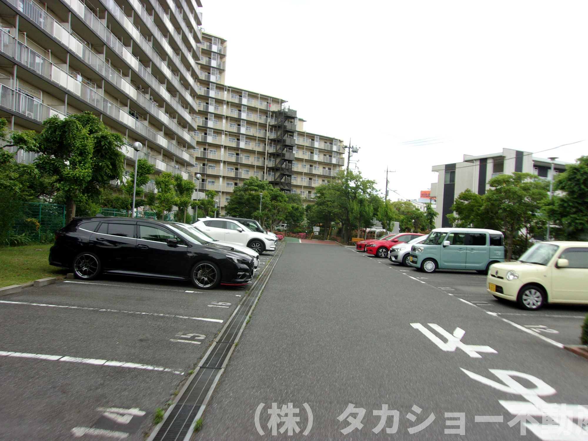 ハイラーク千葉の駐車場