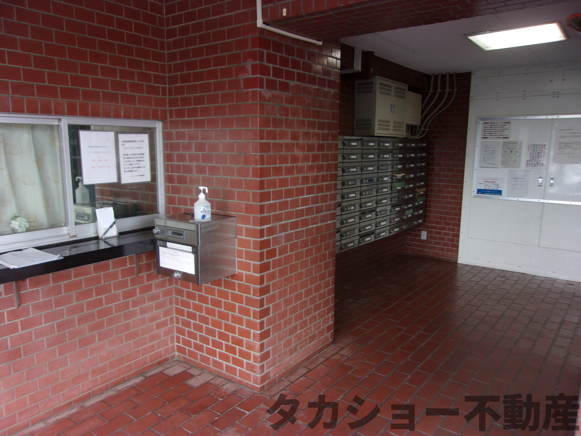 シャトードラペのエントランス|毎日通るエントランスはこのようになっています