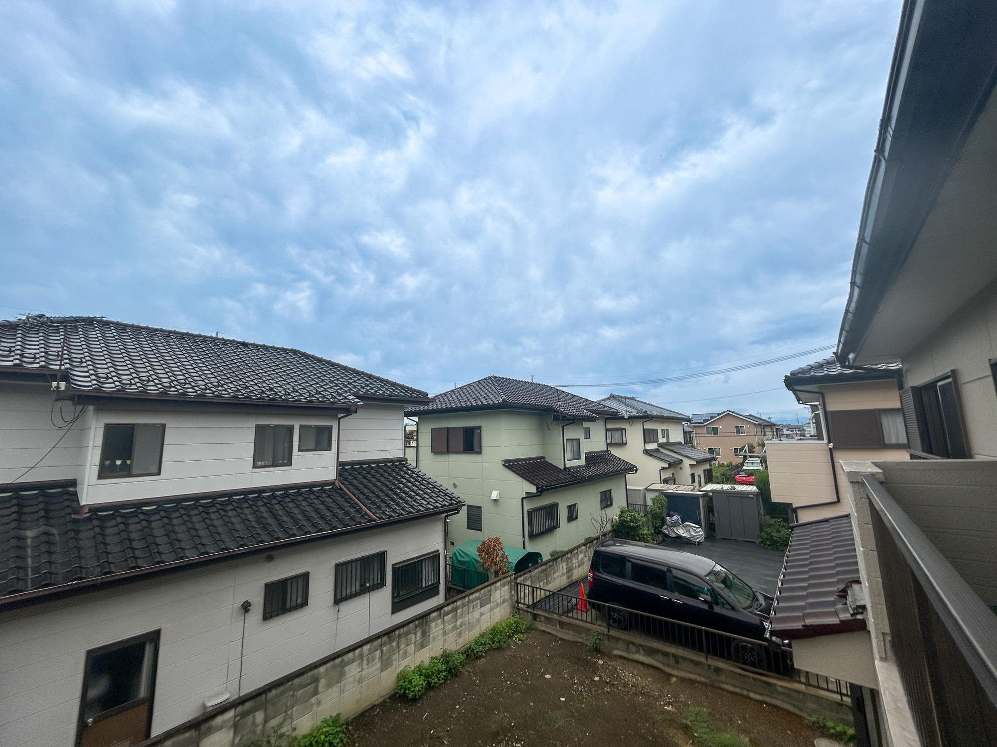 玉村町福島3期　中古住宅の展望|低層の一戸建てを中心とした街並みが整然と続き、周辺は高い建物が建っていないので、採光や開放性に恵まれ、空が広く緑の多い閑静な趣を感じる環境です。