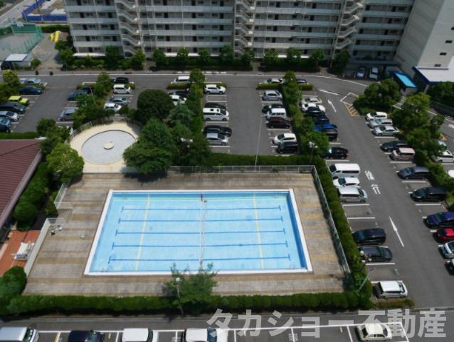 東建検見川マンションB棟のその他共用部分|敷地内には専用プールも御座います♫