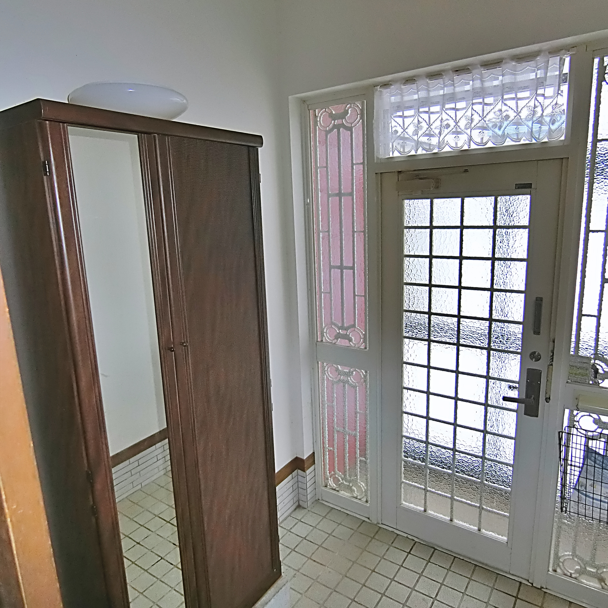 室蘭市柏木町50-10　中古住宅の玄関
