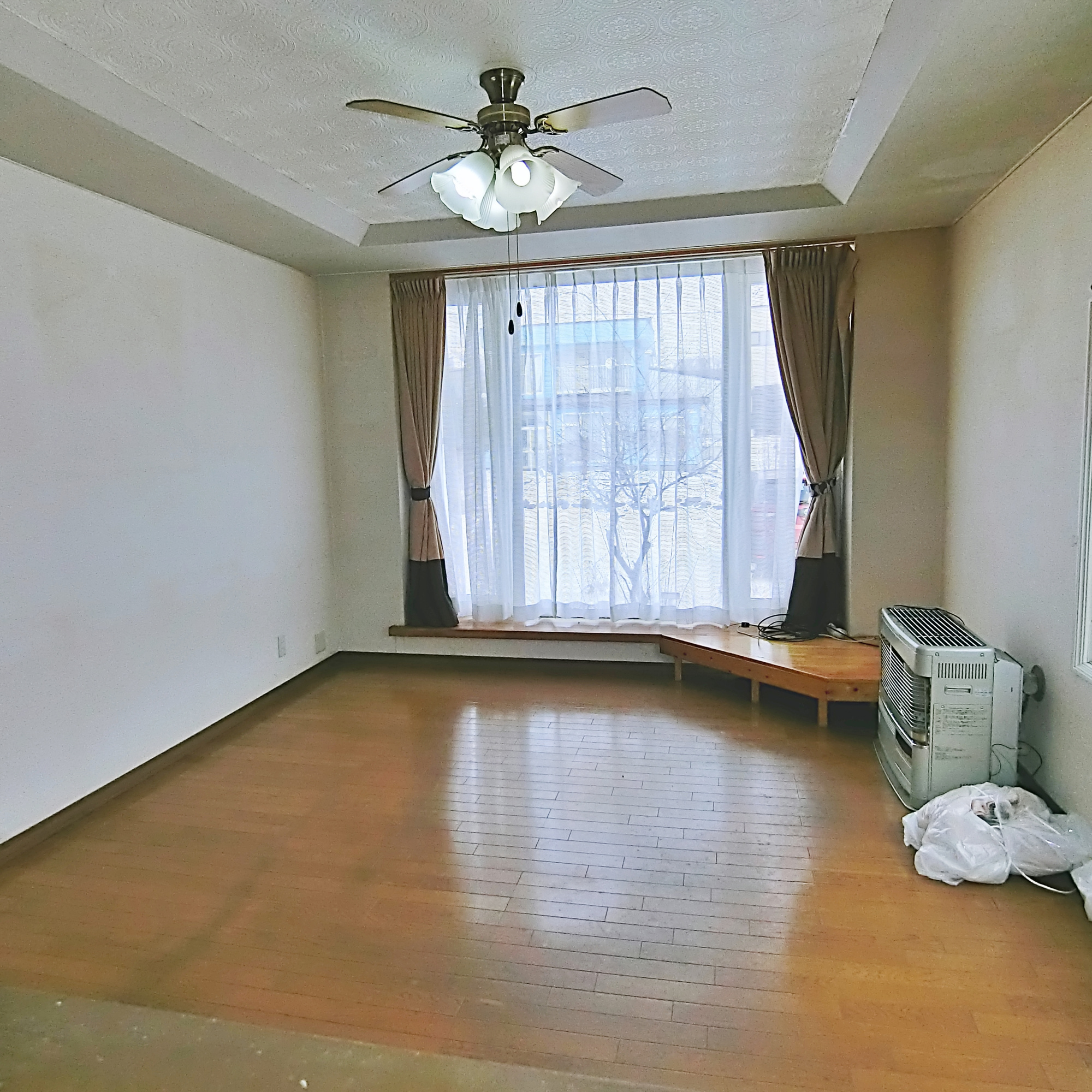 室蘭市柏木町50-10　中古住宅の居間・リビング