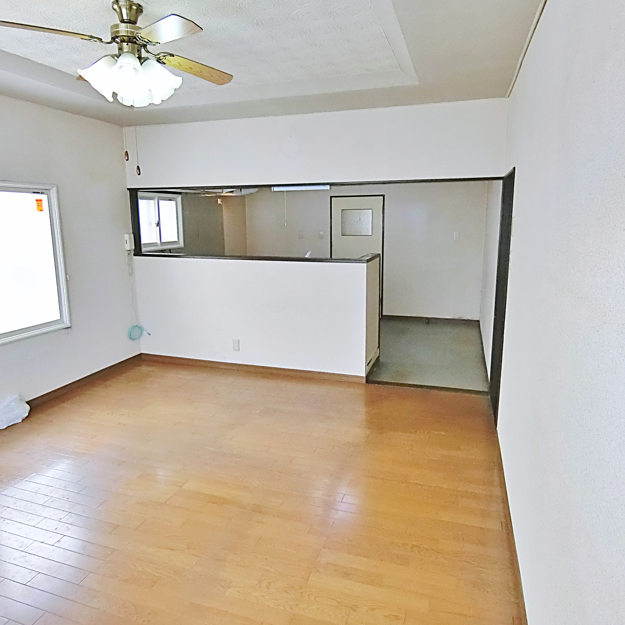 室蘭市柏木町50-10　中古住宅の居間・リビング
