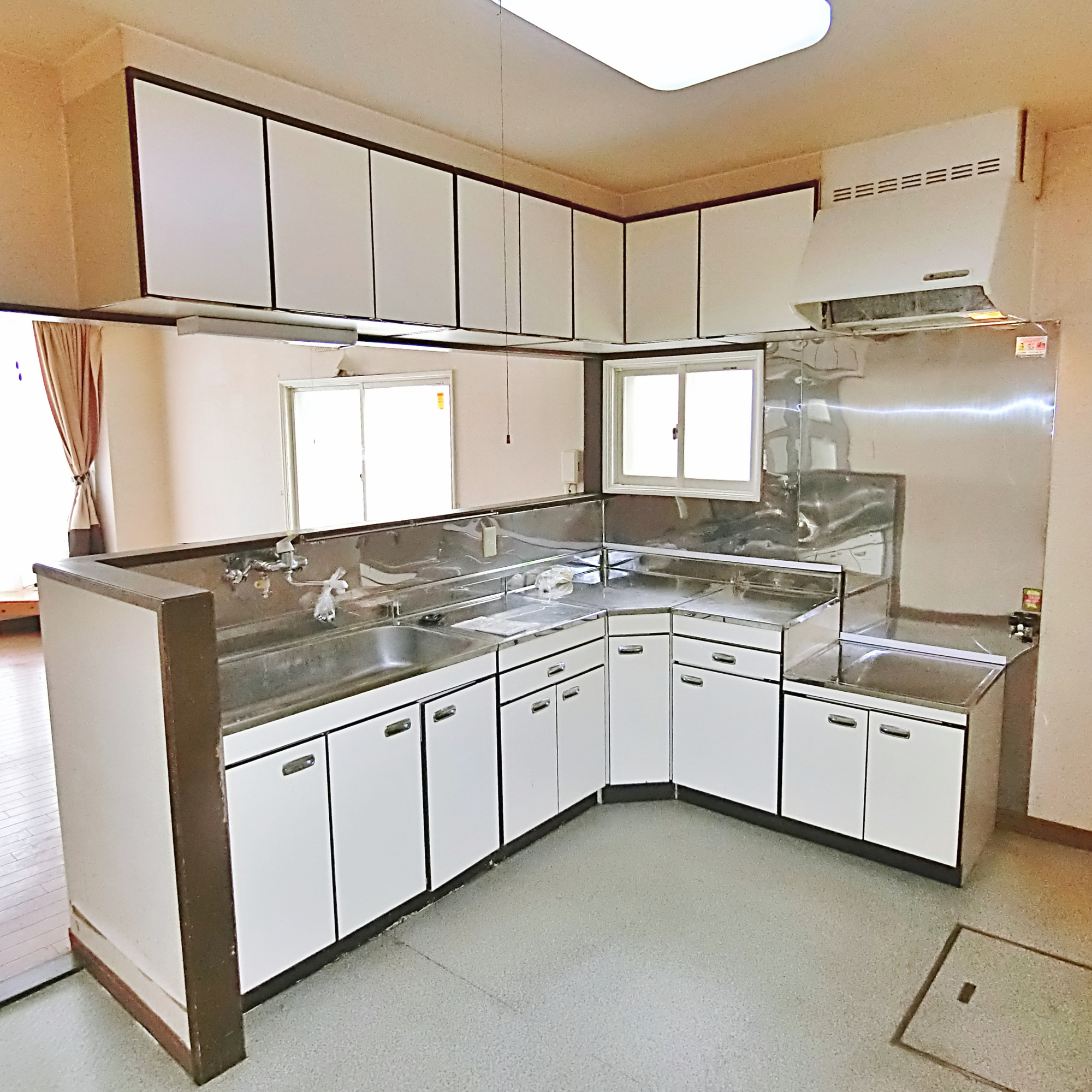 室蘭市柏木町50-10　中古住宅のキッチン