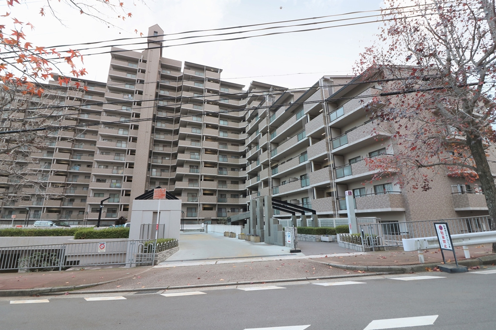ラ・ビスタ宝塚ウエストウイング三番館の外観