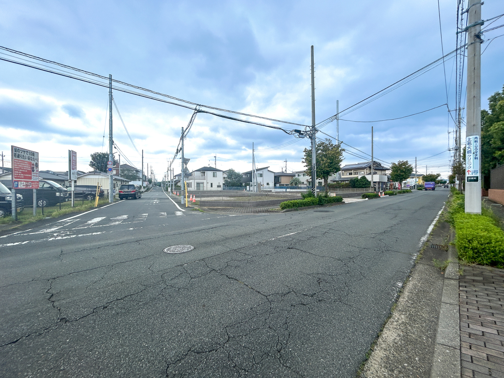 前橋市敷島町第1期　新築住宅全6棟の前面道路含む現地写真|閑静な住宅地で子育て家族にピッタリ。毎日のお散歩も快適な緑に恵まれたエリアで、自然に包まれた穏やかな暮らしを実現するための、ゆとりある住環境が整っています。

