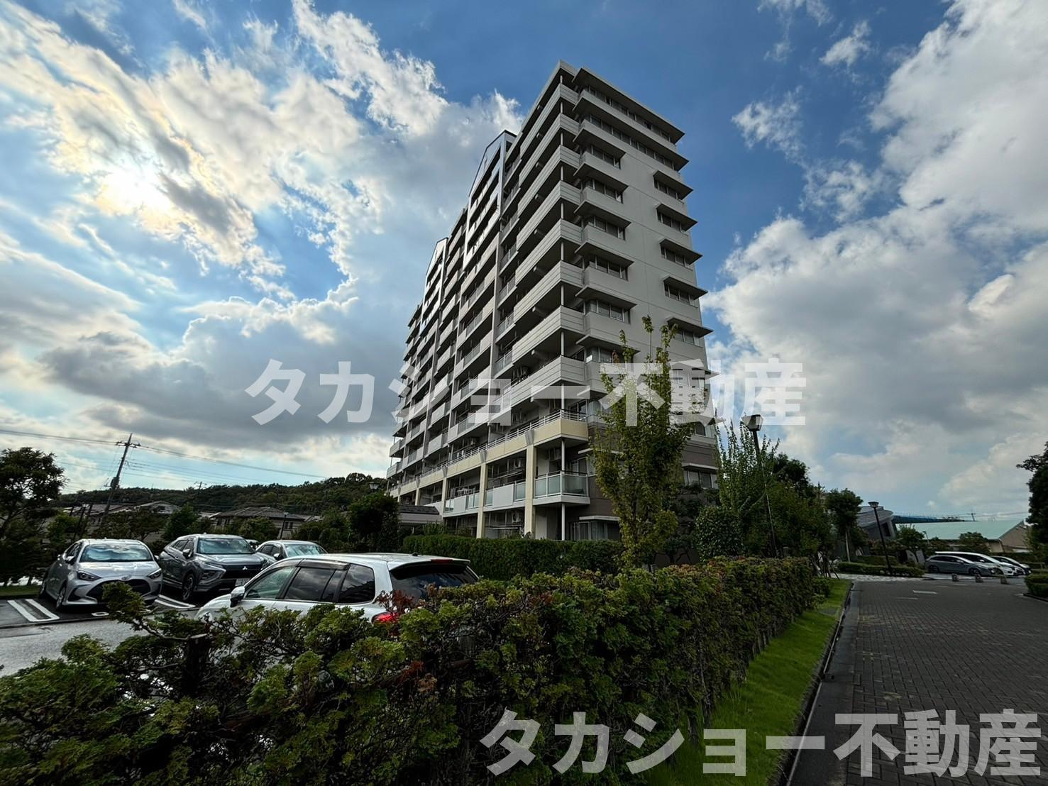 プラザ学園前1号棟の外観