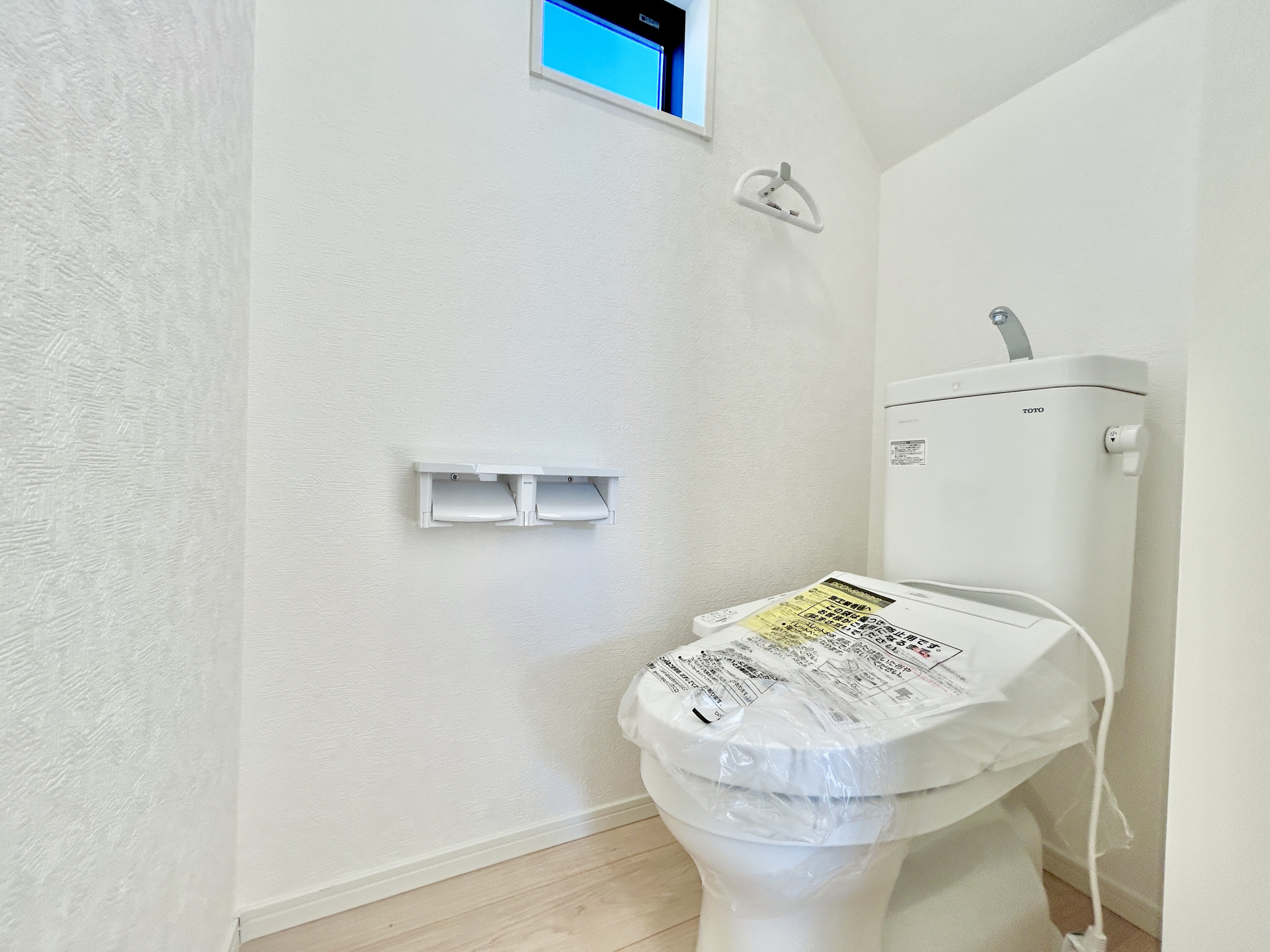 宇都宮市上戸祭町の新築一戸建のトイレ|【同社施工例】節水性能の高いトイレはもちろんウォシュレット付き♪便器のフチがないタイプなので、お掃除もサッとひと拭きでOK！
