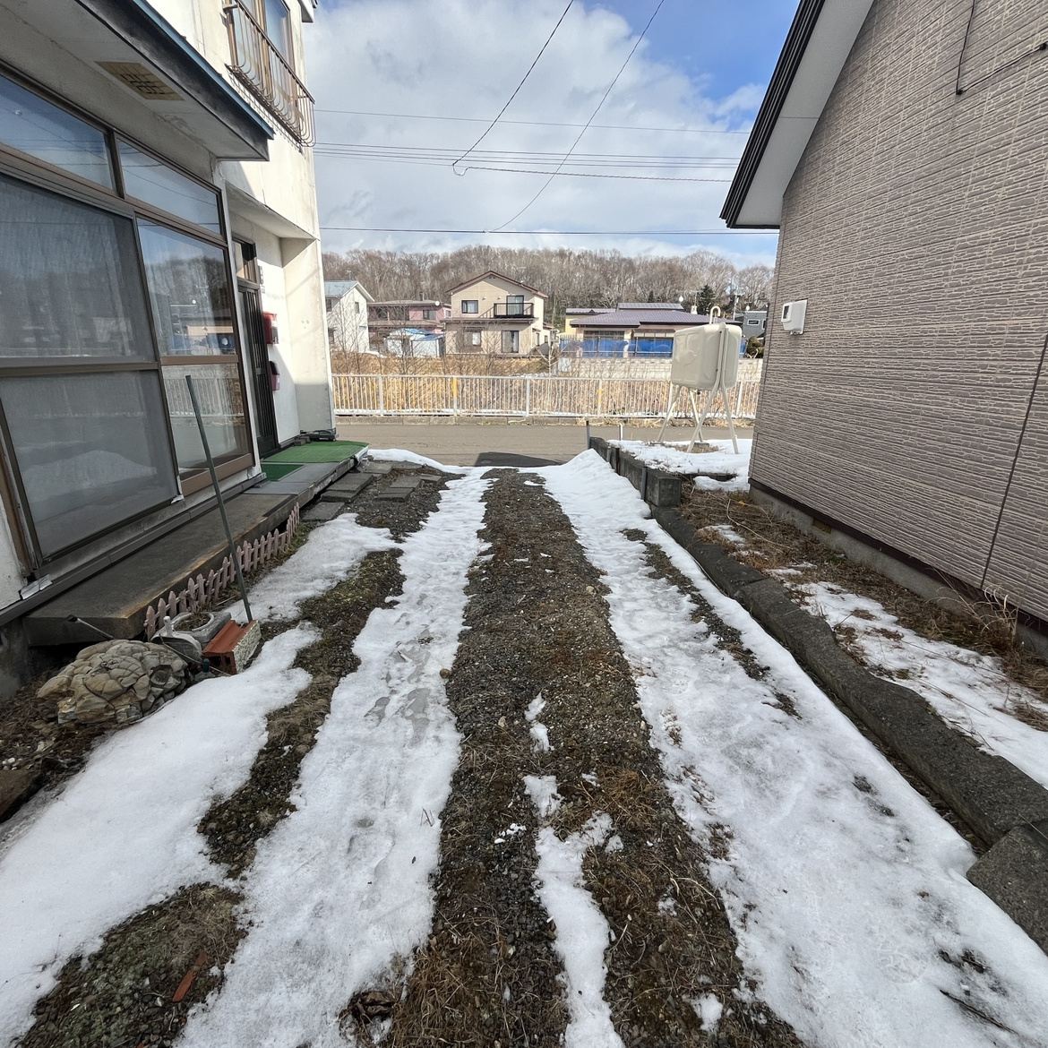 登別市柏木町1丁目29-21　中古住宅の駐車場