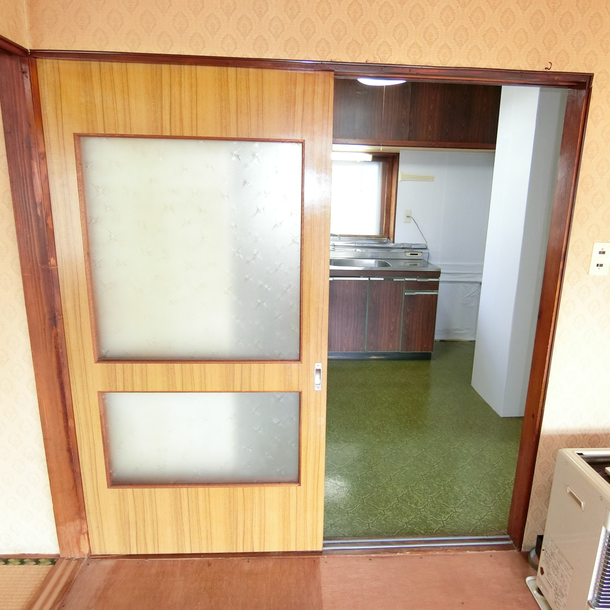 登別市中央町3丁目8-1　中古住宅の居間・リビング