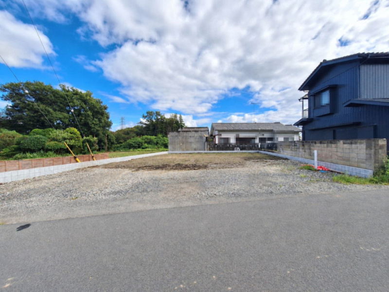 北側道路に面した約87坪の整形地。日当たり良好で、理想の住まいづくりに適した開放感あふれる立地です。