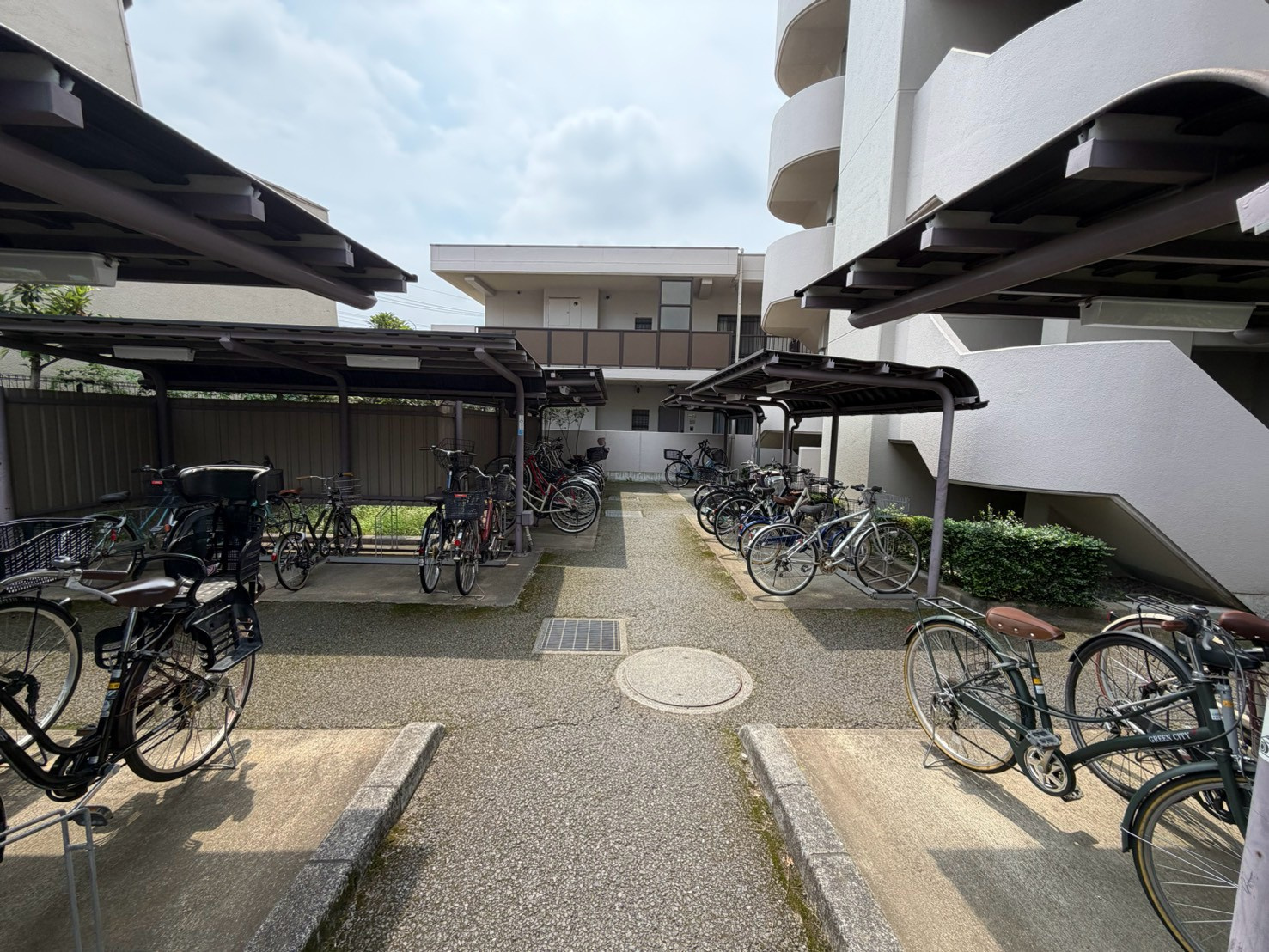 アドリーム大宮宮原弐番館の駐車場