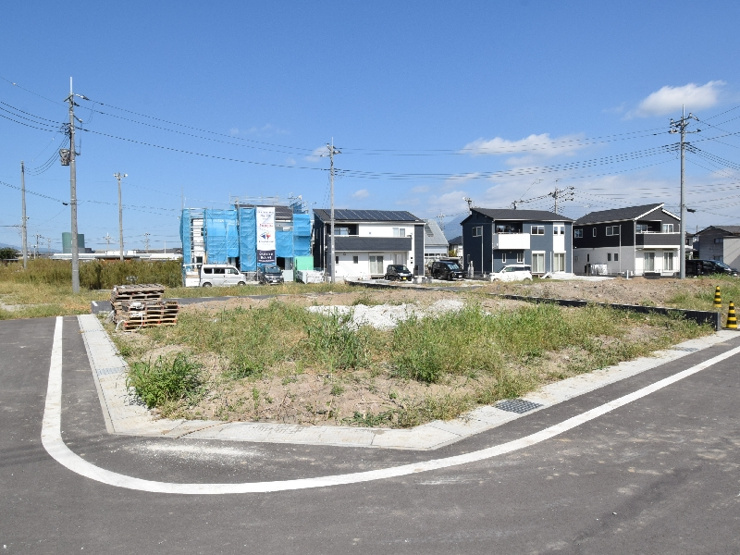 【８号棟：現地土地写真】