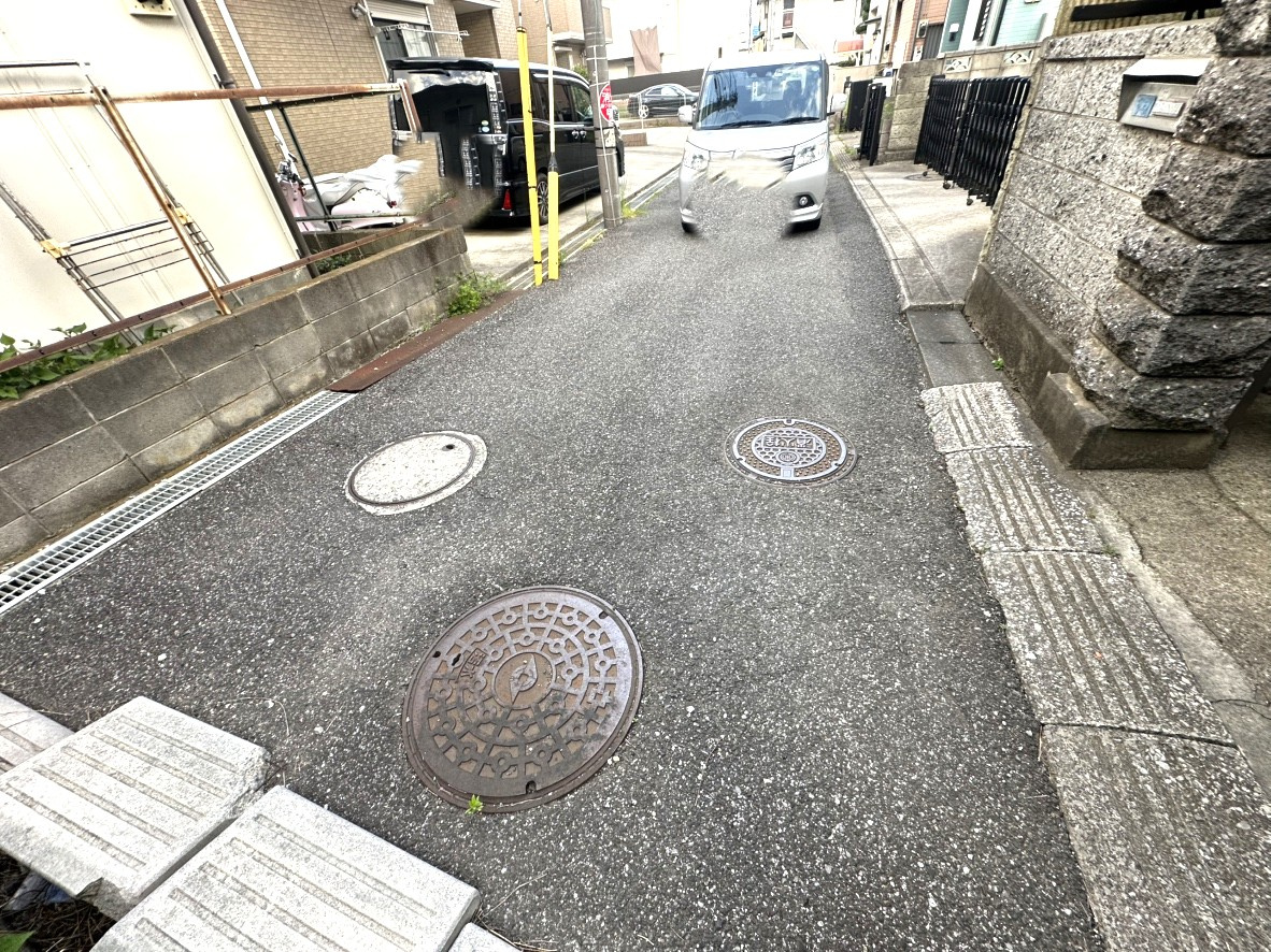 鎌ケ谷市鎌ケ谷３丁目土地の前面道路含む現地写真|南東側の全面道路４．０ｍとなります