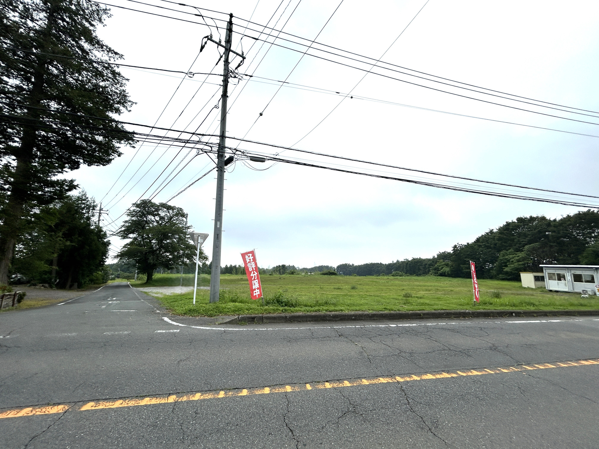 前橋市鼻毛石町の売地の前面道路含む現地写真|自然豊かな鼻毛石町でゆったりとした生活を♪