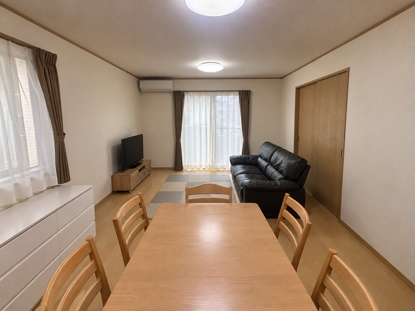 さいたま市西区土屋　中古住宅の居間・リビング|※一部CG加工にて室内の家具・生活用品等を一部消去しております。