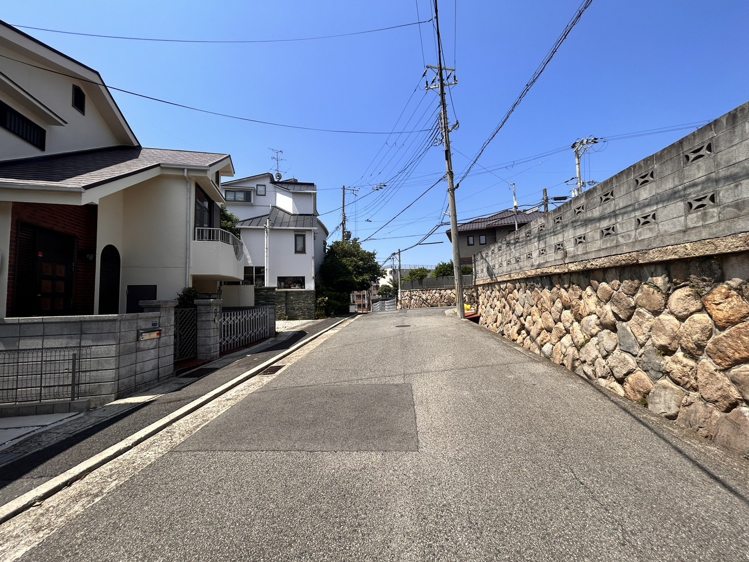 篠原北町2丁目戸建の前面道路含む現地写真
