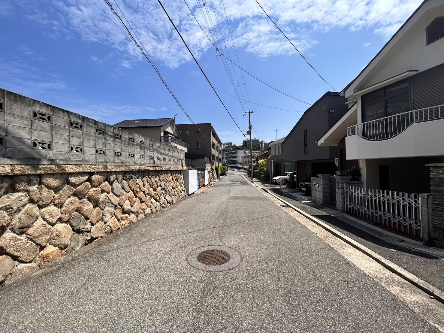篠原北町2丁目戸建の前面道路含む現地写真
