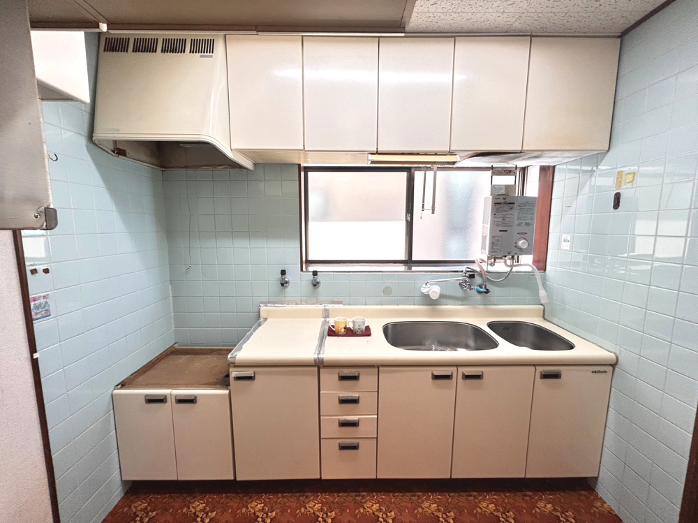 篠原北町2丁目戸建のキッチン|キッチンスペースクリーニング済みです！窓換気も可能です♪