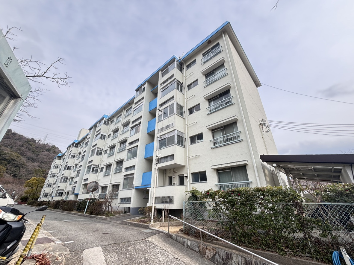 鶴甲コーポ1号館の外観|◇鶴甲コーポ1号館 1階部分のご紹介となります。