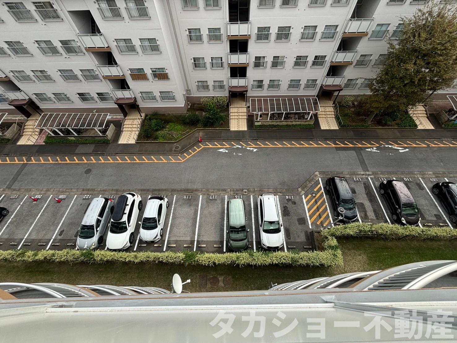 稲毛パークハウスE棟の駐車場|駐車場に車を止められます