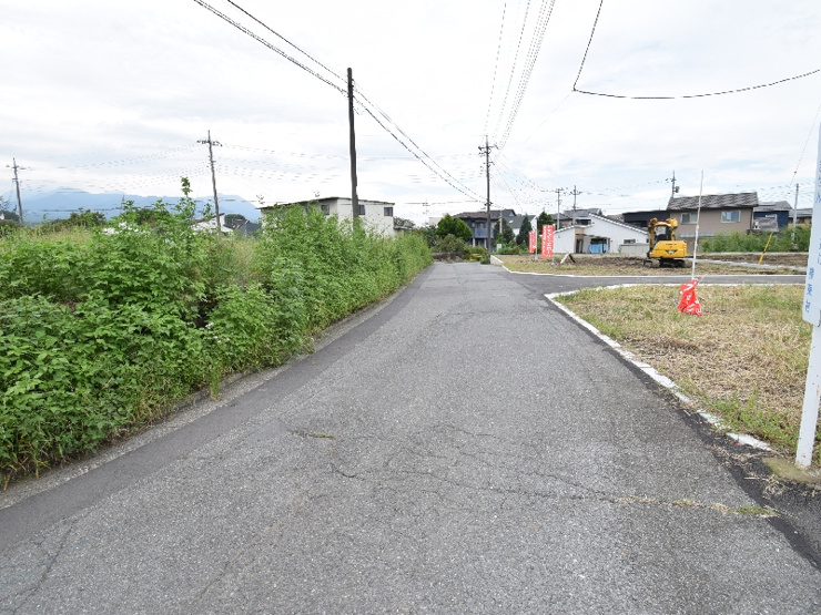 【６号地：現地前面道路写真】