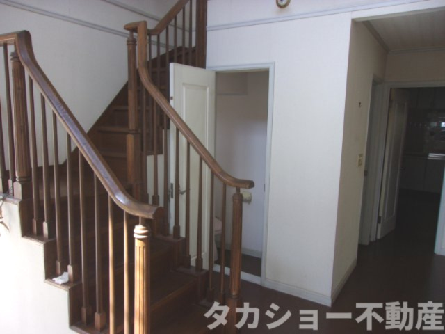 市原市西国分寺台1丁目　中古戸建のエントランス