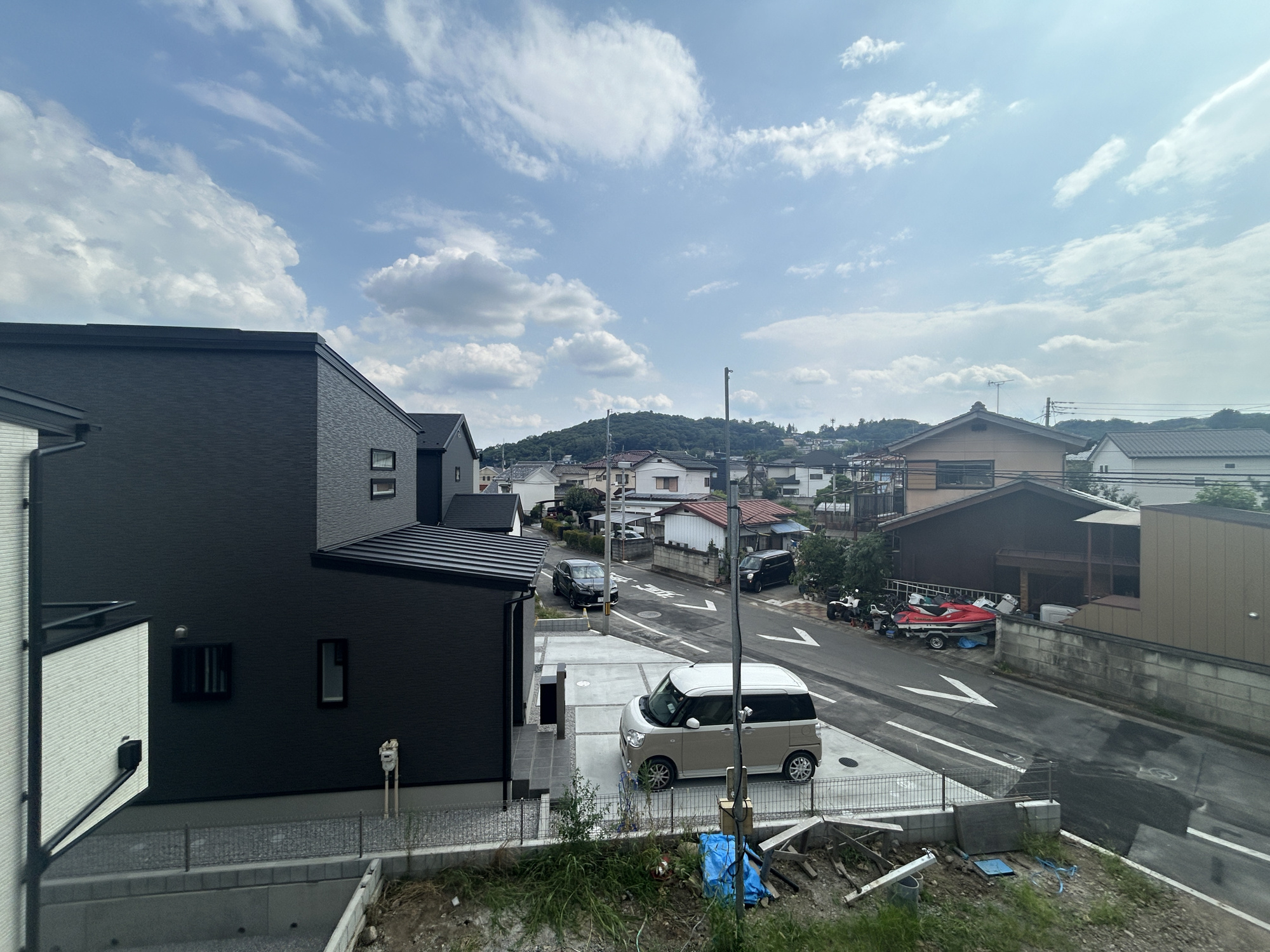 高崎市石原町　新築住宅全8区画の展望|閑静な住宅地で子育て家族にピッタリ。毎日のお散歩も快適な緑に恵まれたエリアで、自然に包まれた穏やかな暮らしを実現するための、ゆとりある住環境が整っています。

