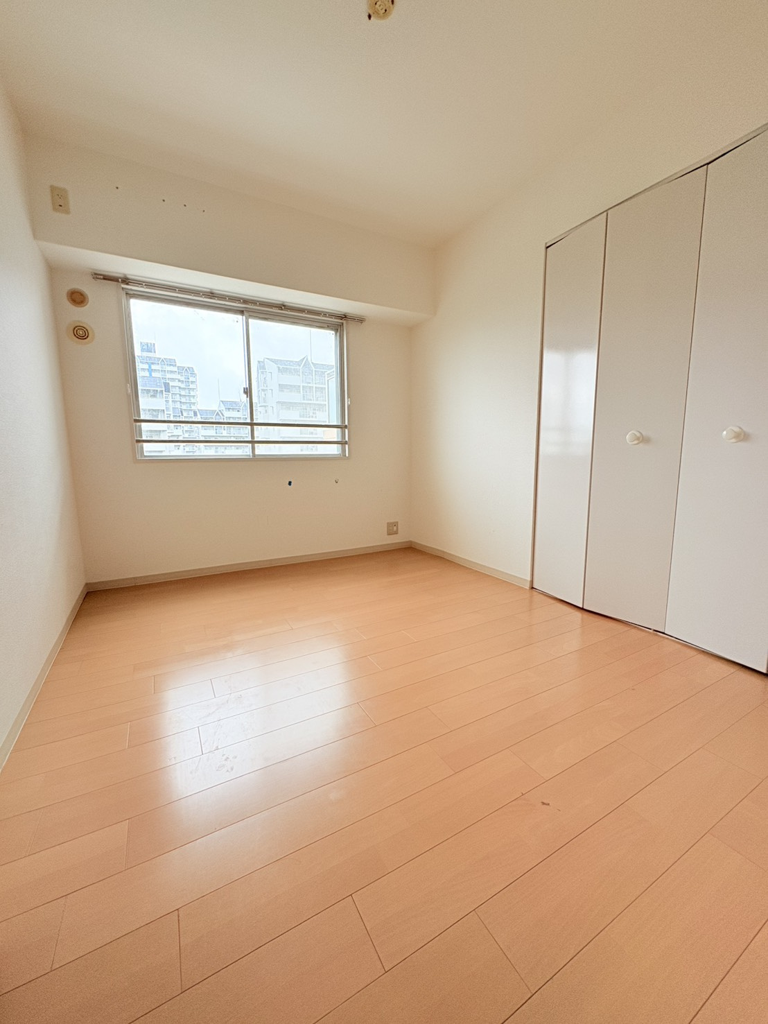 神戸市北区藤原台北町５丁目の中古マンションの洋室|広々とした洋室です
