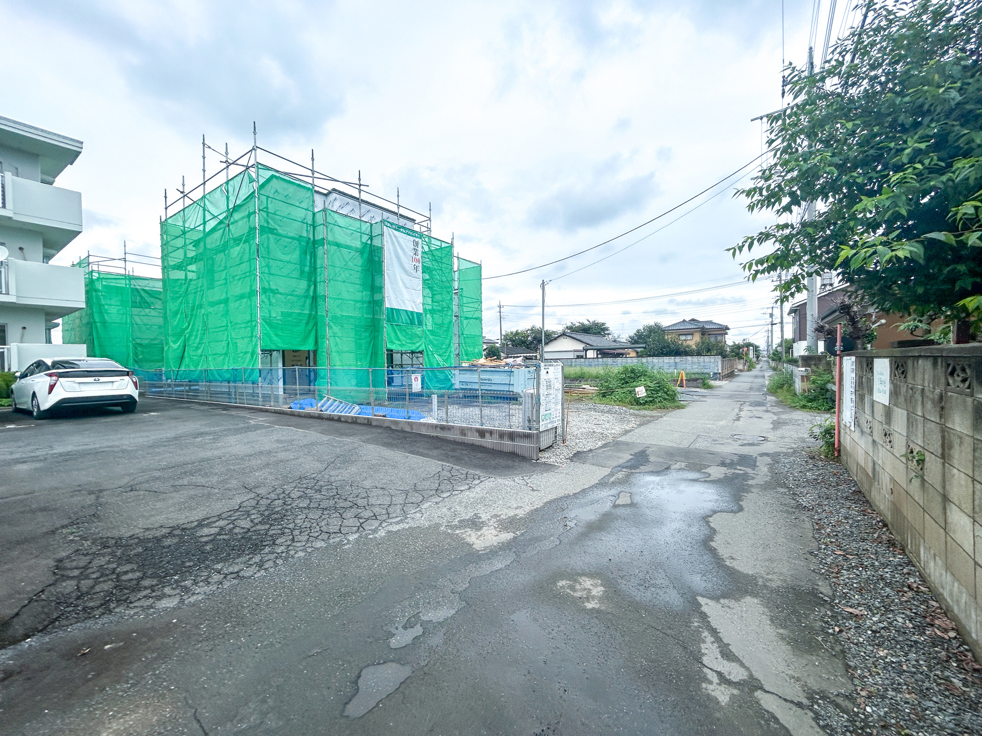 伊勢崎市日乃出町第2期　新築住宅全4棟の前面道路含む現地写真|閑静な住宅地で子育て家族にピッタリ。毎日のお散歩も快適な緑に恵まれたエリアで、自然に包まれた穏やかな暮らしを実現するための、ゆとりある住環境が整っています。


