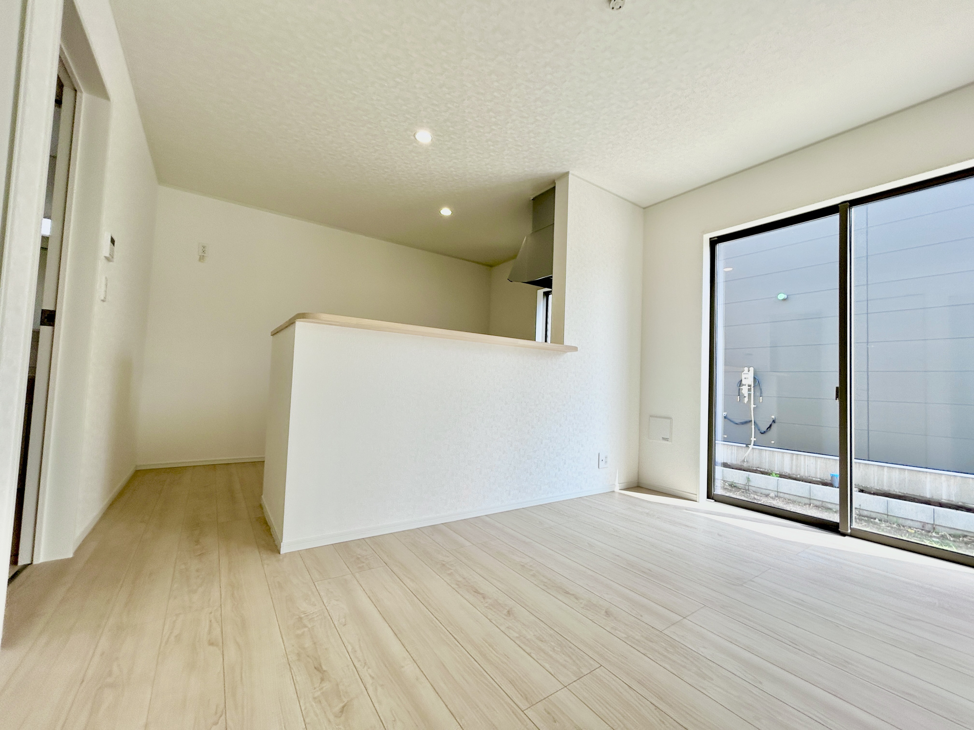 前橋市青柳町第28　新築住宅全10棟の居間・リビング|ここにはみんなが集い、食事と楽しい会話が始まる。話に夢中になりすぎて、ついつい時を忘れてしまう。そんな束の間の幸せを感じさせてくれる場所。