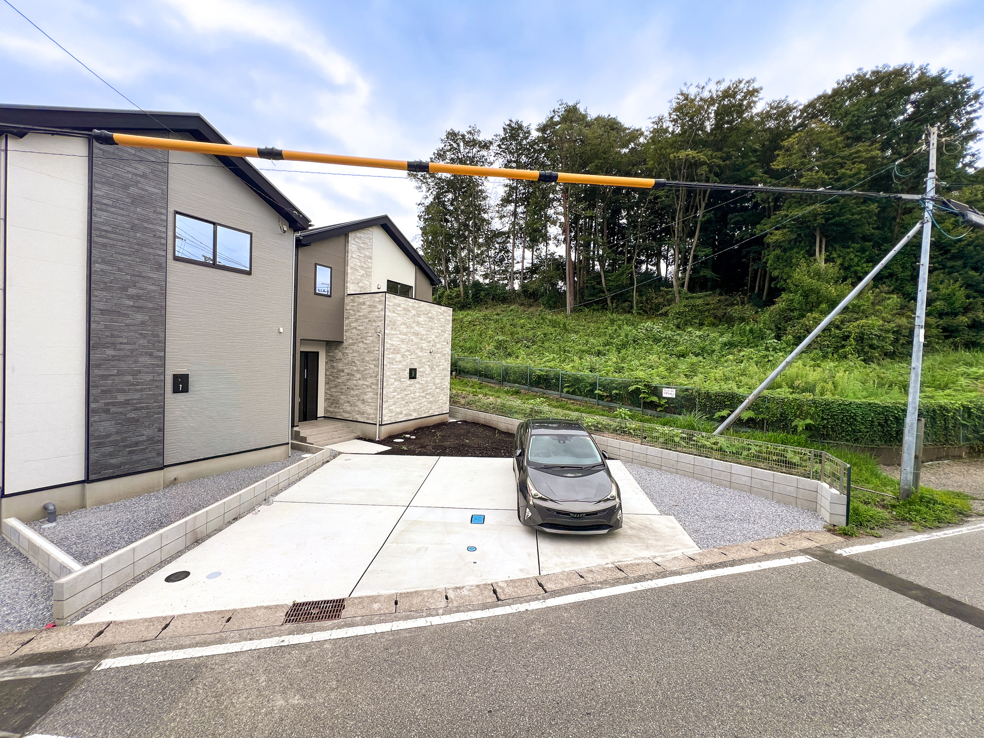宇都宮市鶴田町２８期　新築住宅全２棟の駐車場|車庫土間施工、駐車3台可能です(^^♪