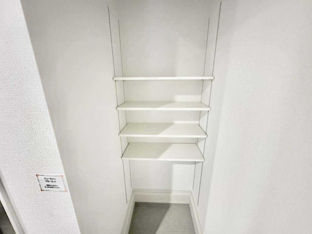 宇都宮市泉が丘６丁目の新築一戸建の収納|SICがあるので、ベビーカーなど収納でき、いつも玄関がスッキリして気持ちいいですね！