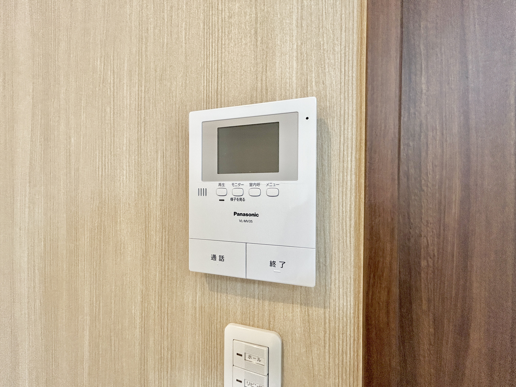 高崎市吉井町下長根　中古物件のセキュリティ|TVモニタ付きのインターフォンには録画機能もあるので外出時誰が来たのか確認できます♪ 防犯機能も高く、今では必需品です！
